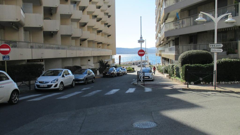 Promenade Des Bains Apartment Saint-Raphaël الغرفة الصورة